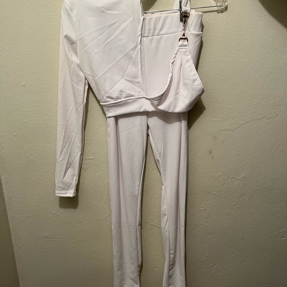 Two Piece Set - Picture 3 of 8